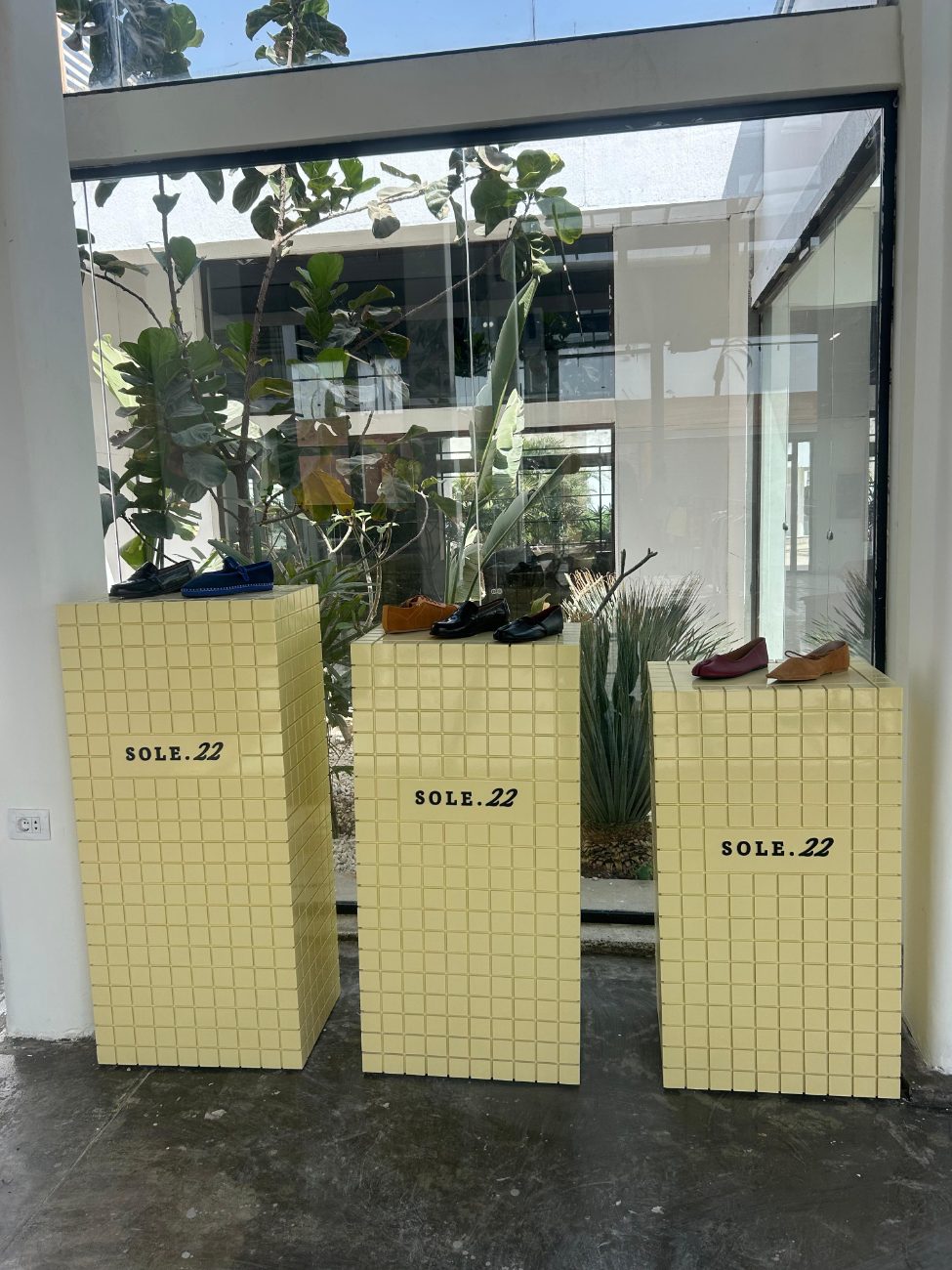 The pedestals in the shop window with shoes